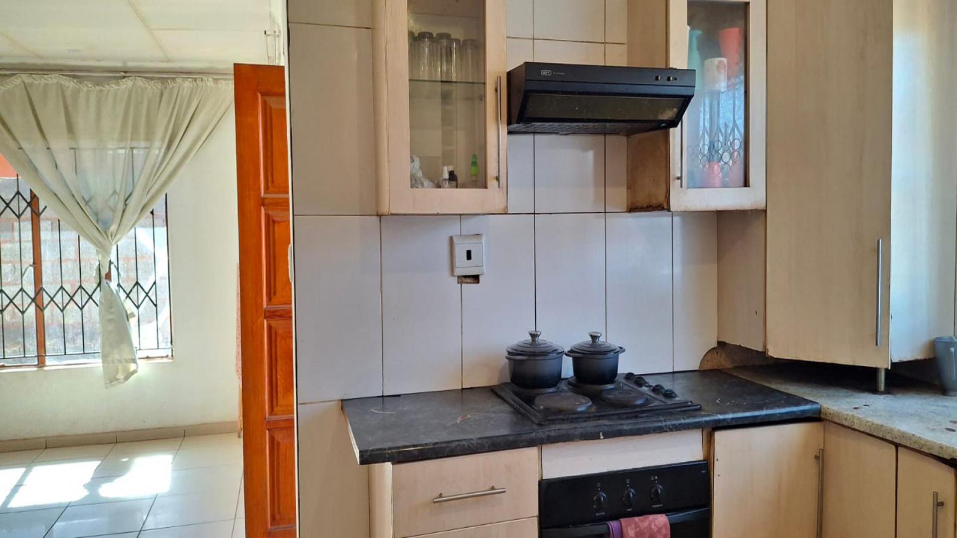 Kitchen - 13 square meters of property in Protea Glen