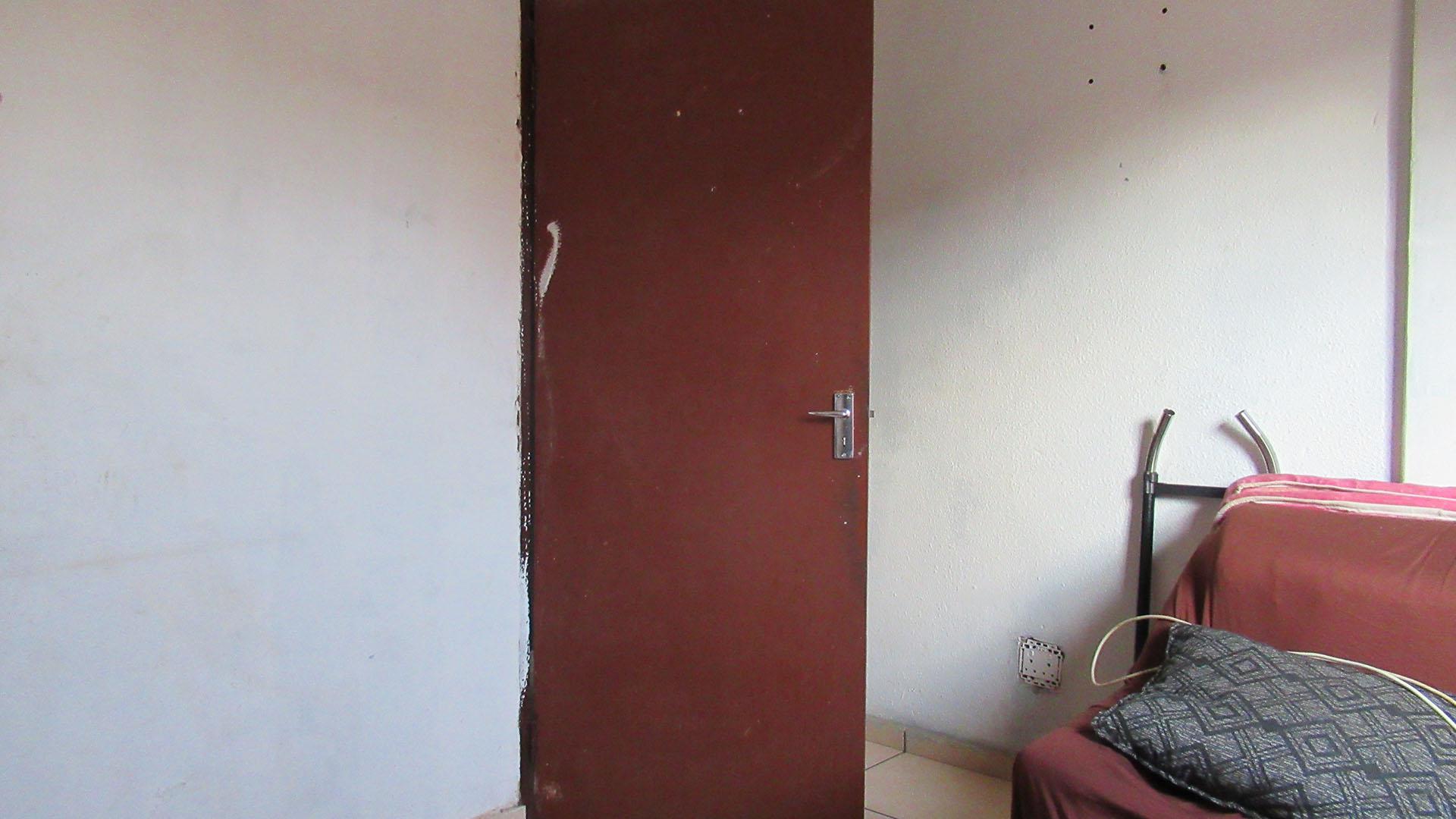 Bed Room 1 - 10 square meters of property in Protea Glen