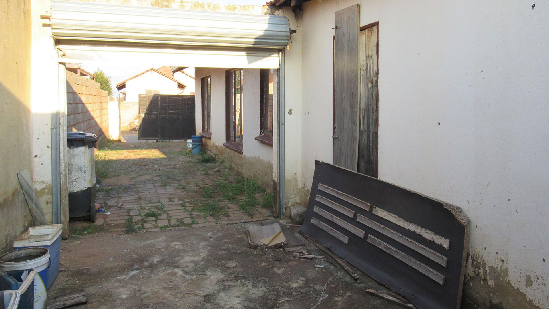 Spaces - 7 square meters of property in Protea Glen