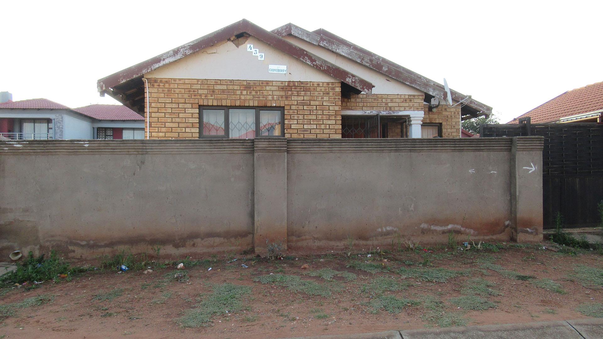 Front View of property in Protea Glen