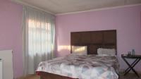 Main Bedroom - 22 square meters of property in Protea Glen