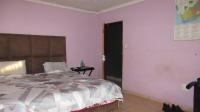 Main Bedroom - 22 square meters of property in Protea Glen