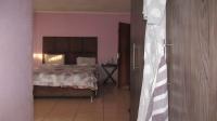 Main Bedroom - 22 square meters of property in Protea Glen
