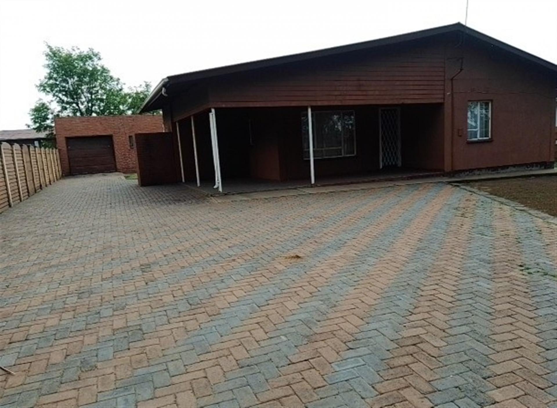 Front View of property in Vanderbijlpark