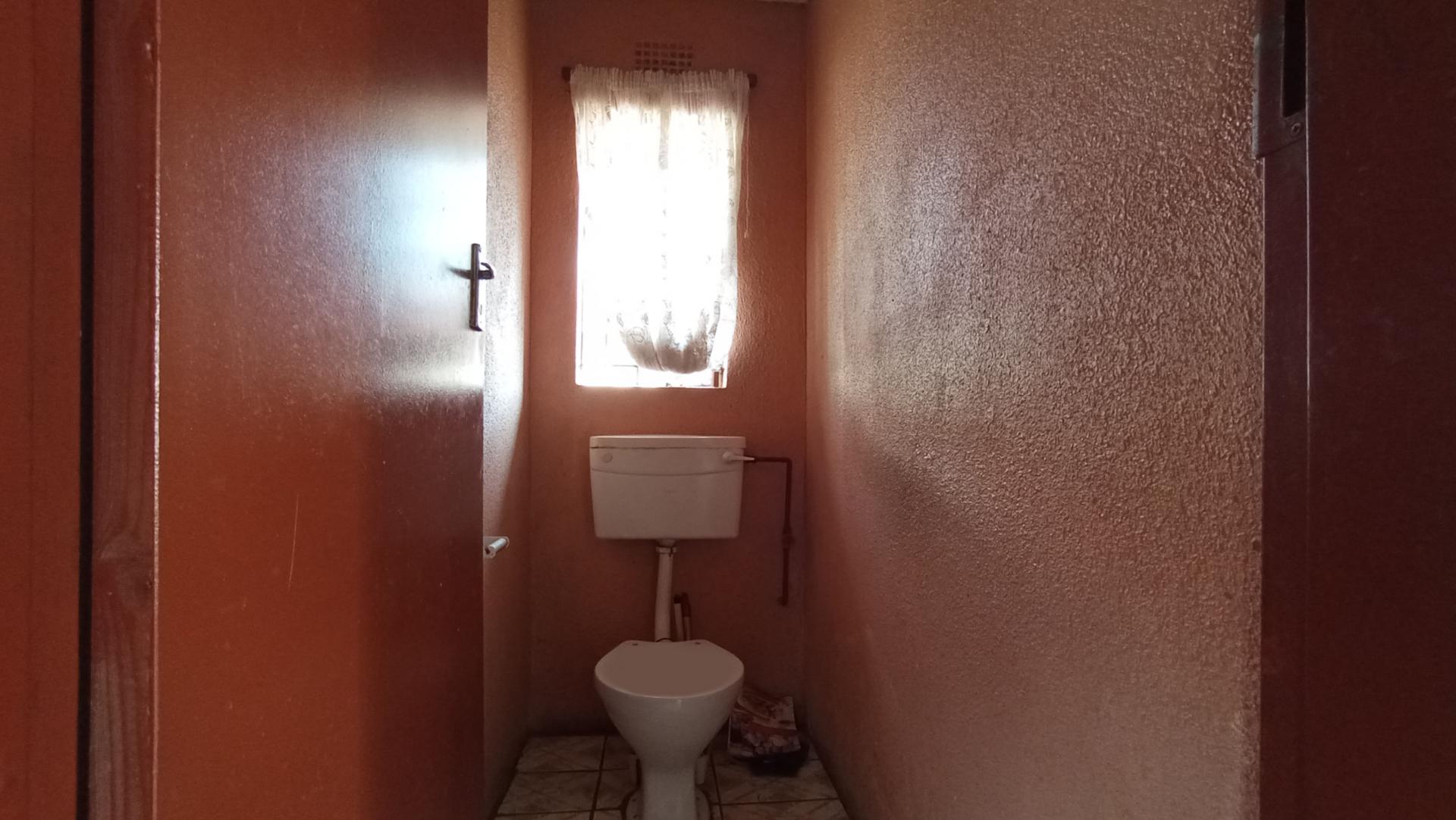 Bathroom 1 - 3 square meters of property in Riverlea - JHB