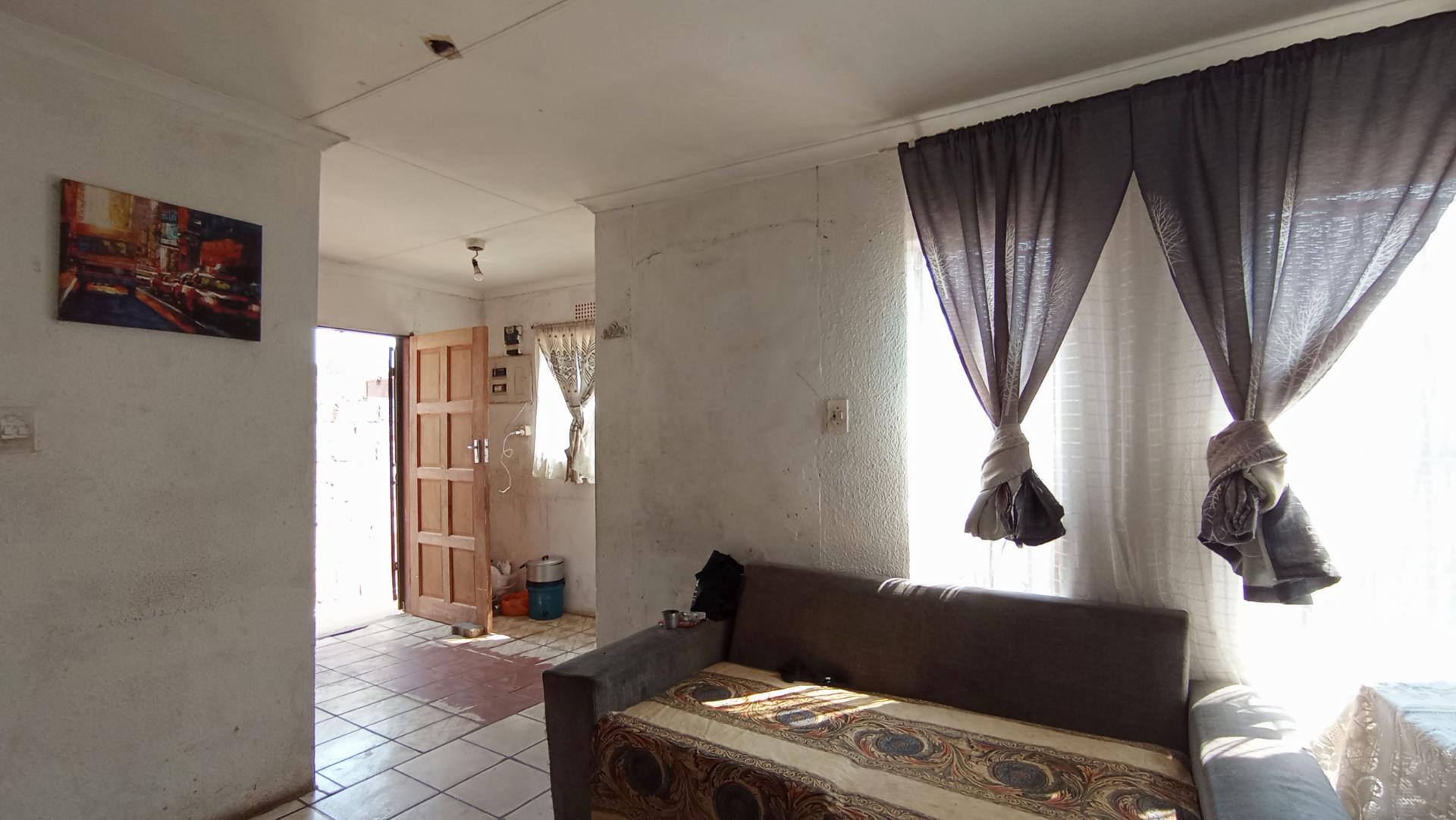 Lounges - 11 square meters of property in Riverlea - JHB