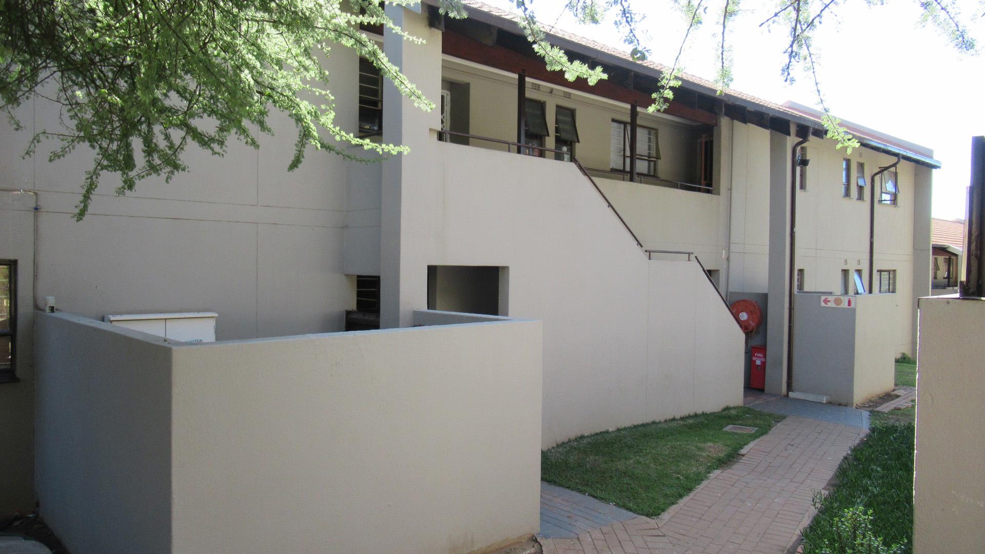 Front View of property in La Montagne