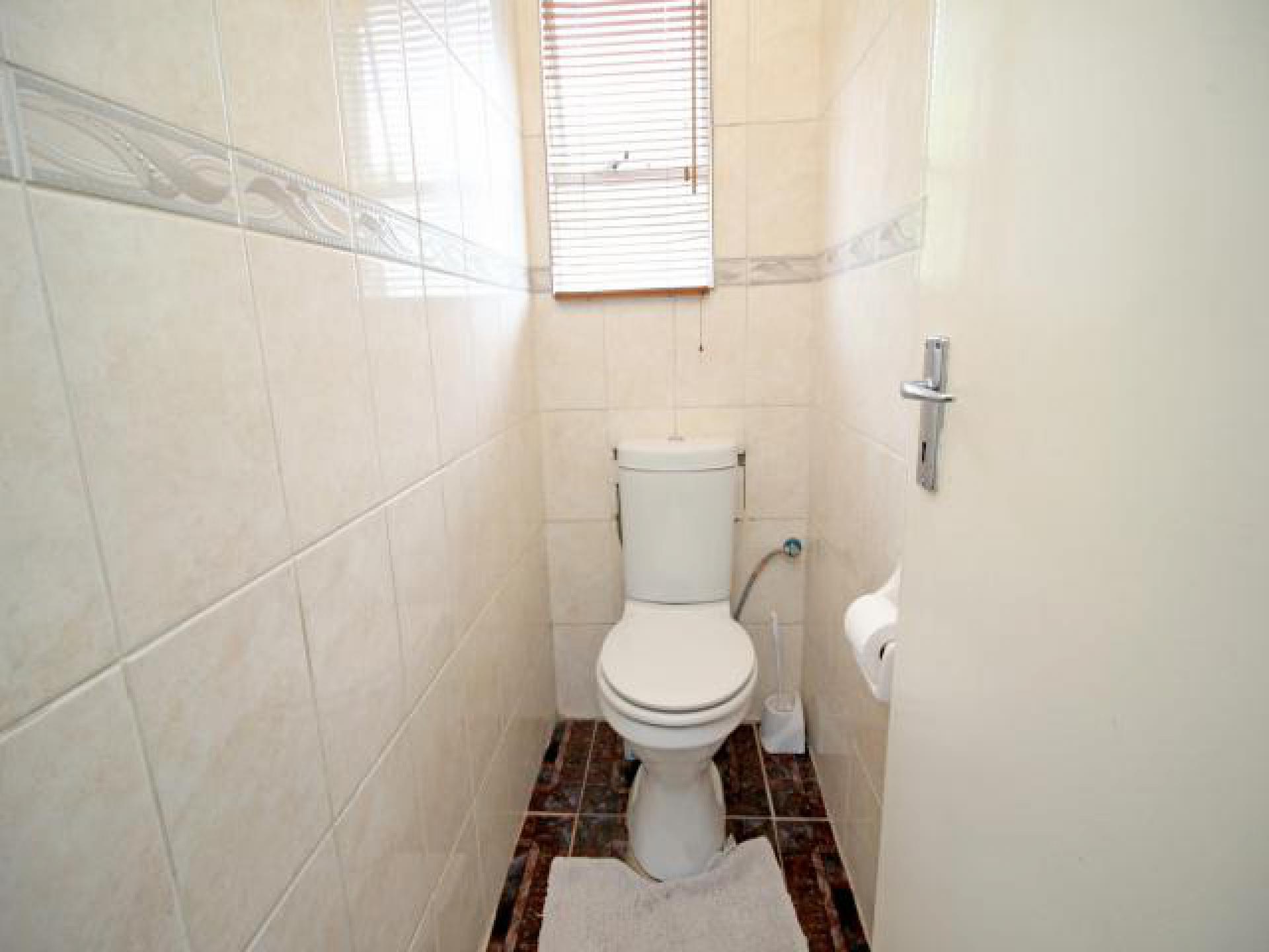 Bathroom 2 of property in Bramley View