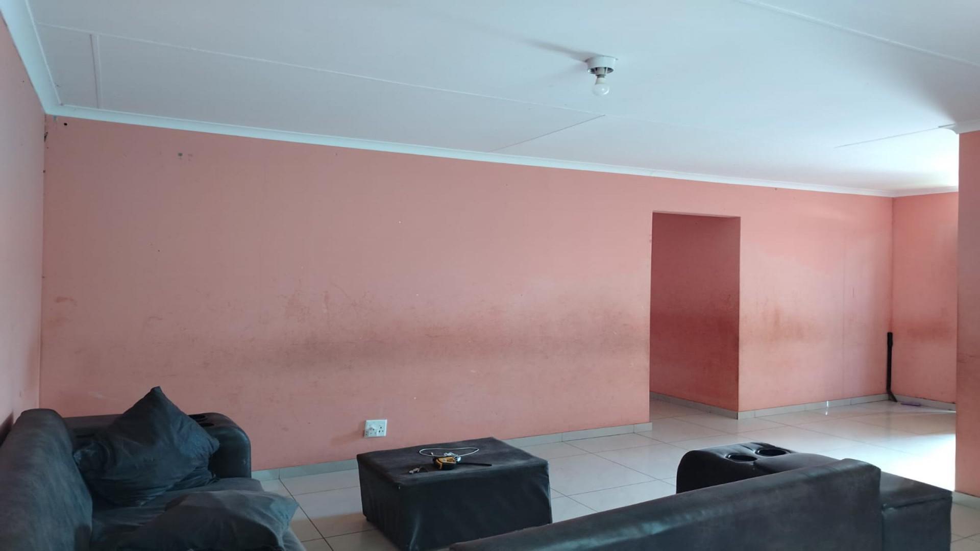 Lounges of property in Ngwelezana A