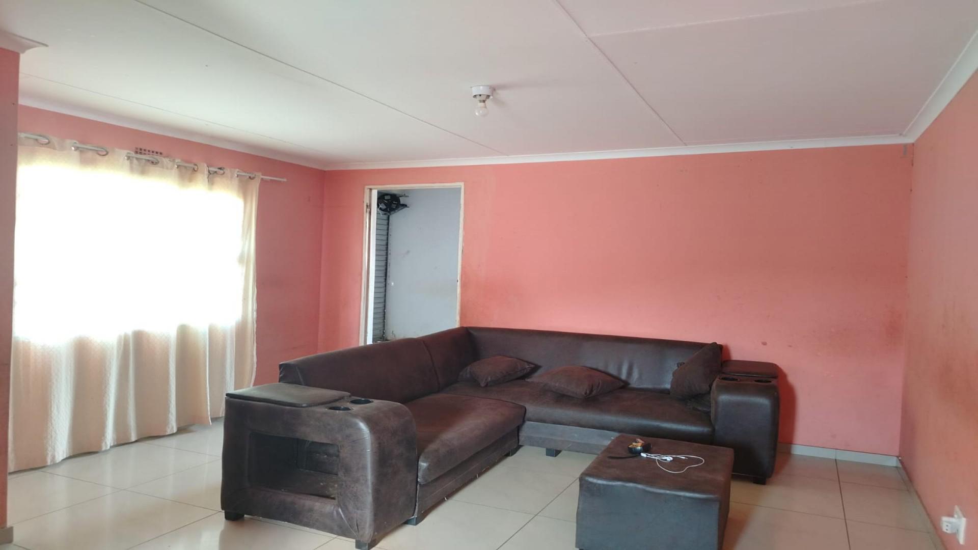 Lounges of property in Ngwelezana A