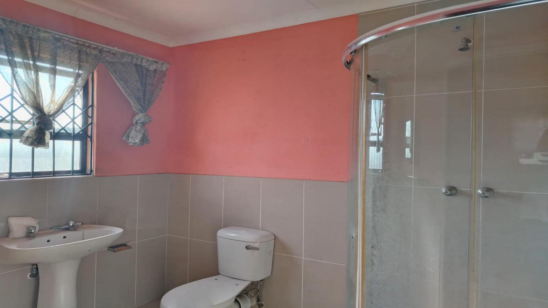 Bathroom 2 of property in Ngwelezana A