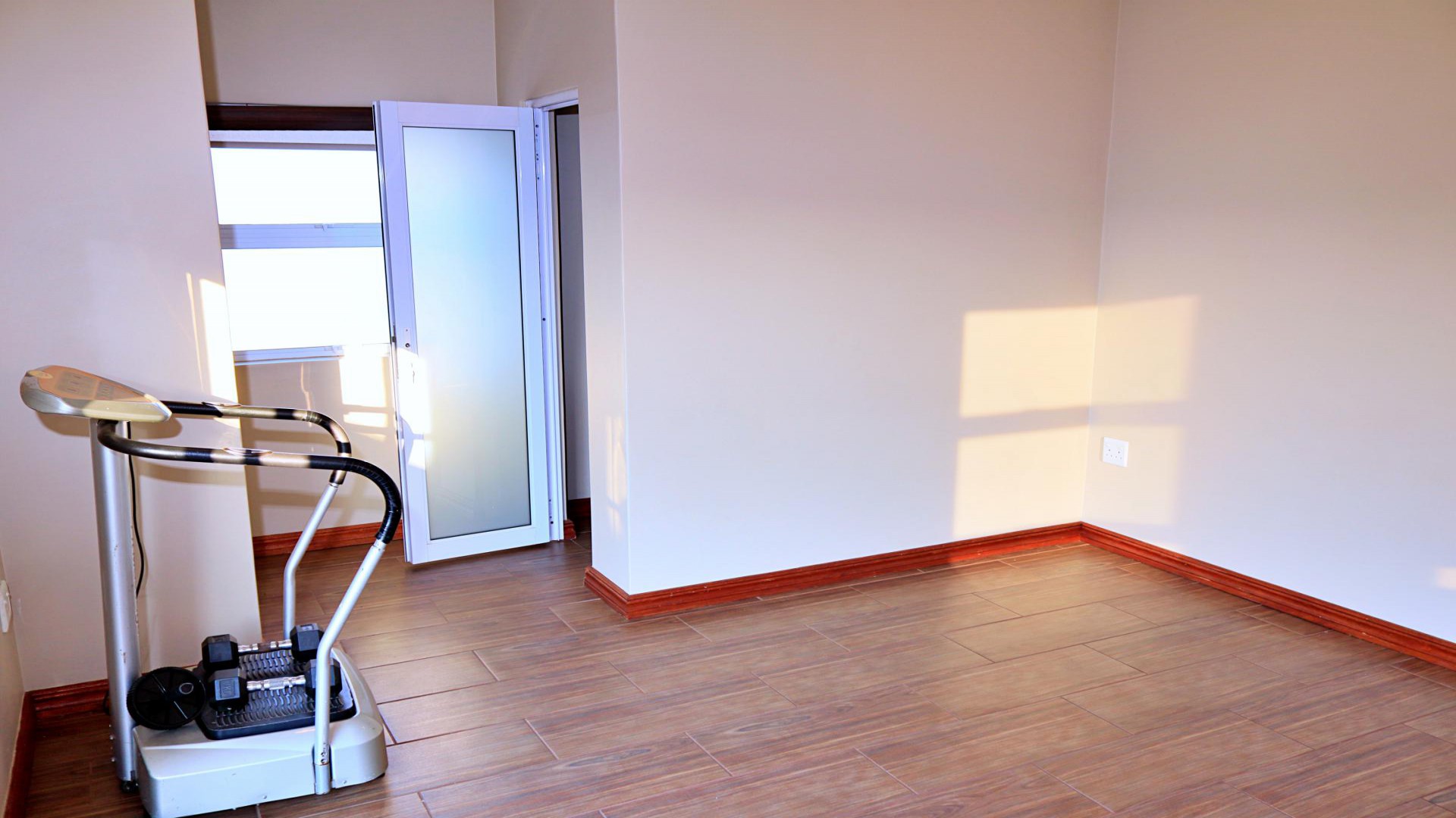 Spaces of property in Louwlardia