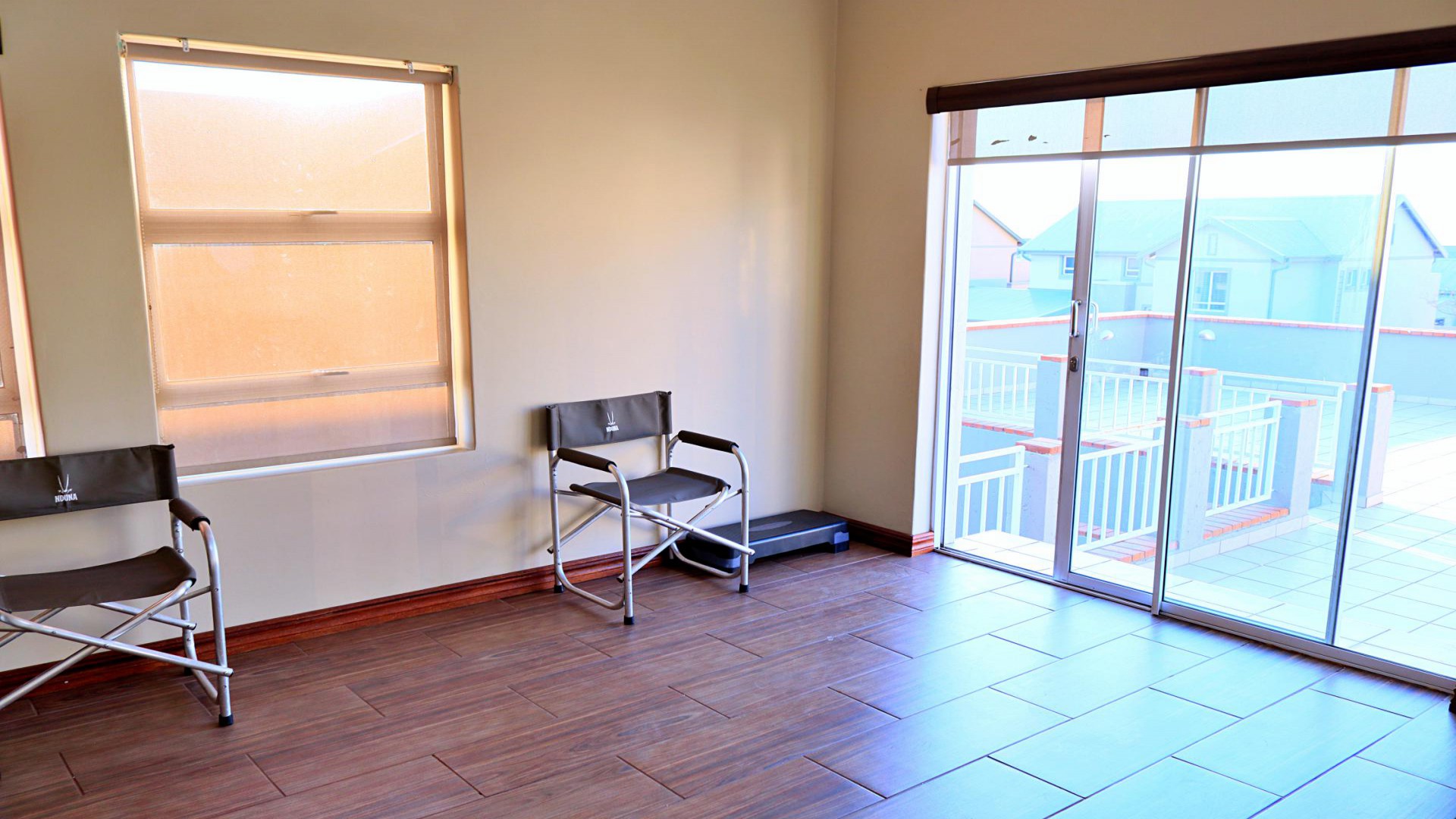 Spaces of property in Louwlardia