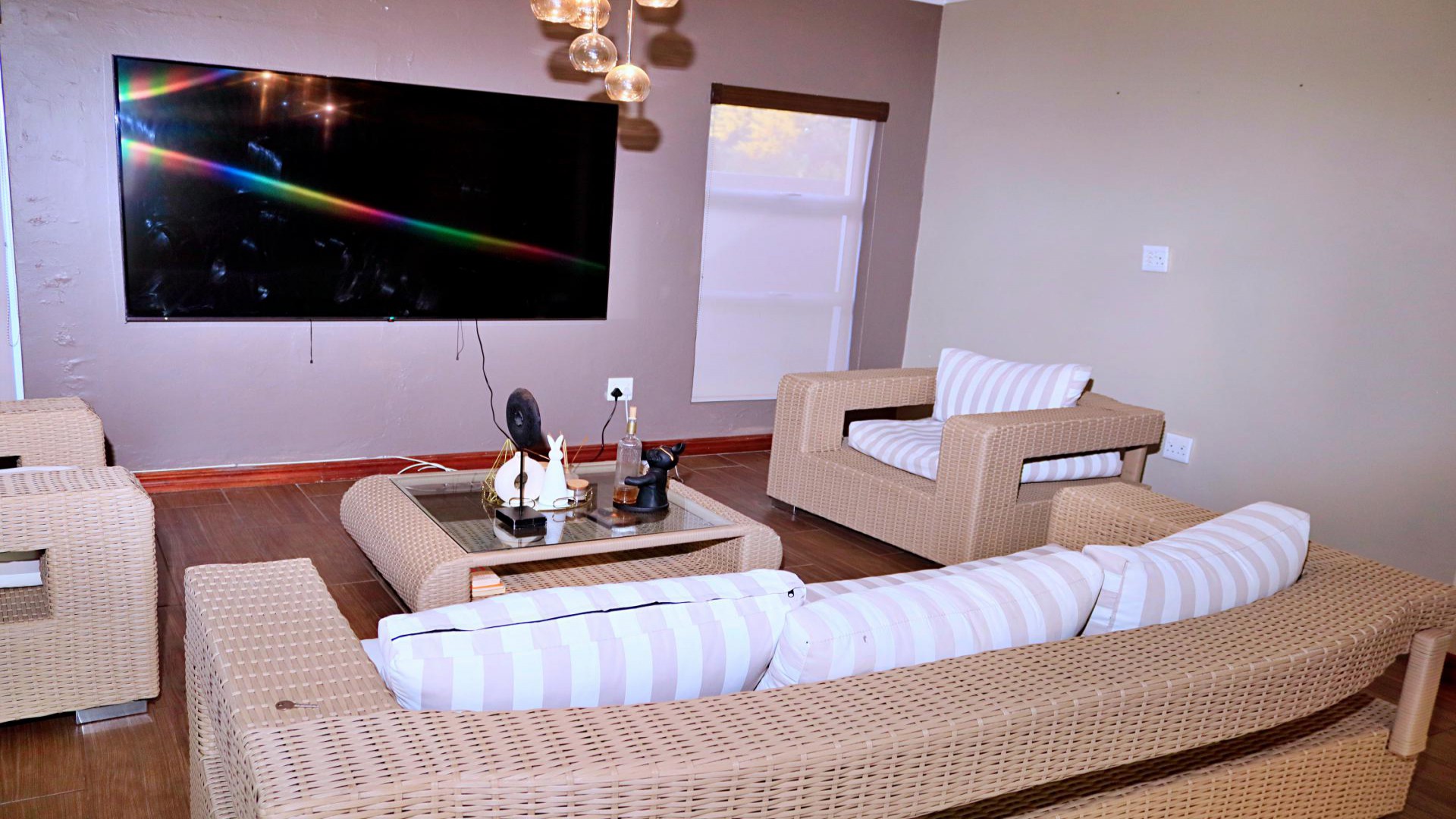 Lounges of property in Louwlardia