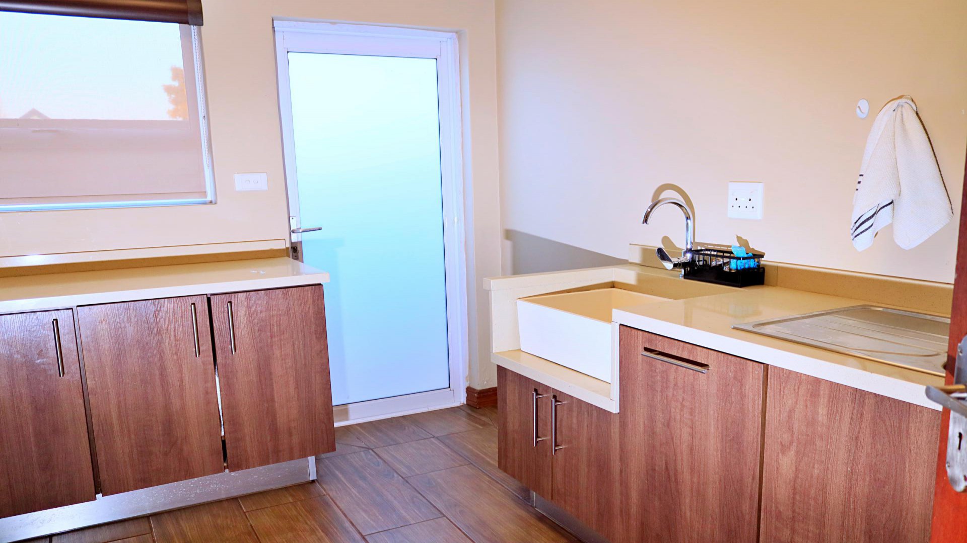 Kitchen of property in Louwlardia