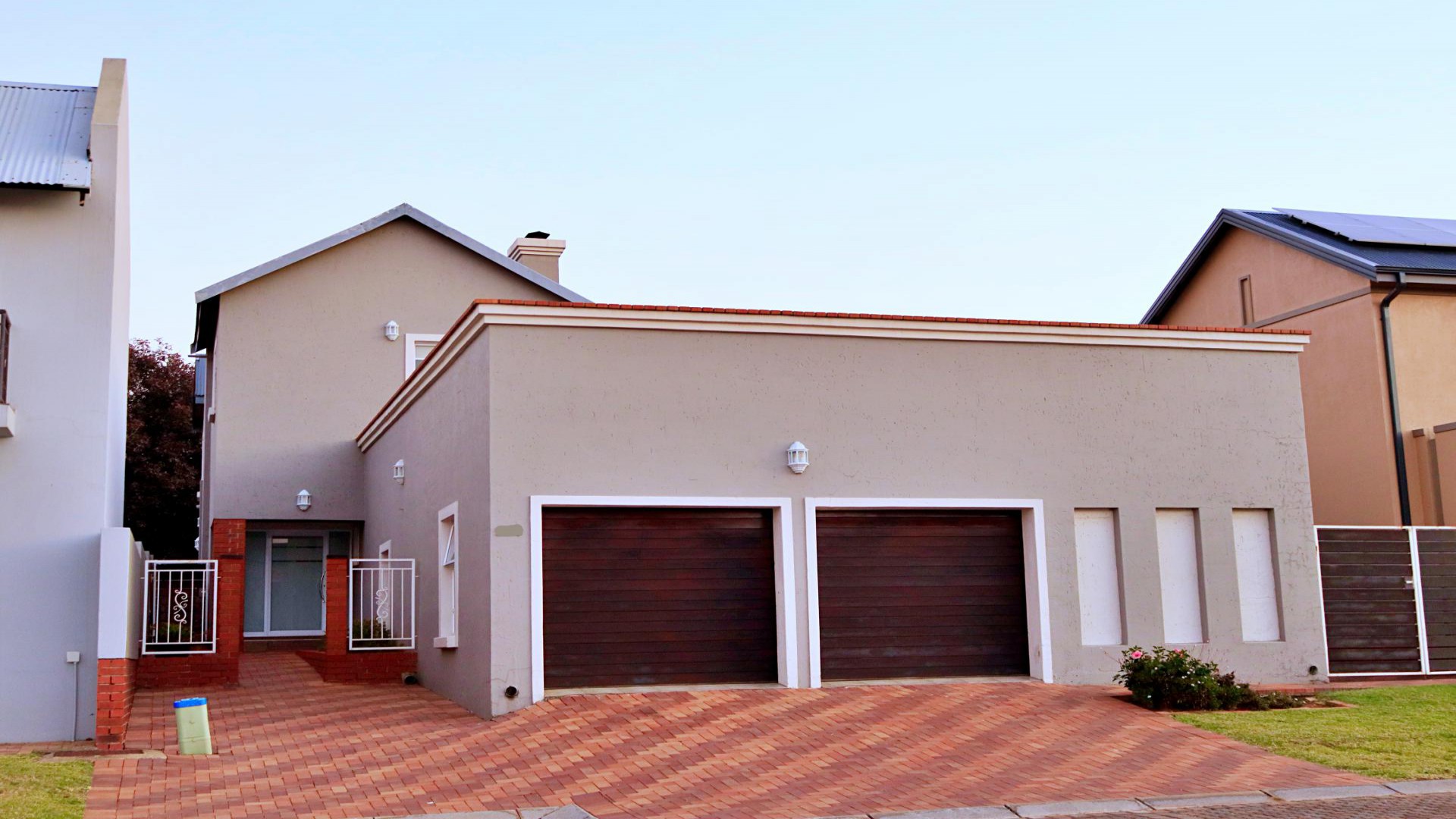 Garage of property in Louwlardia