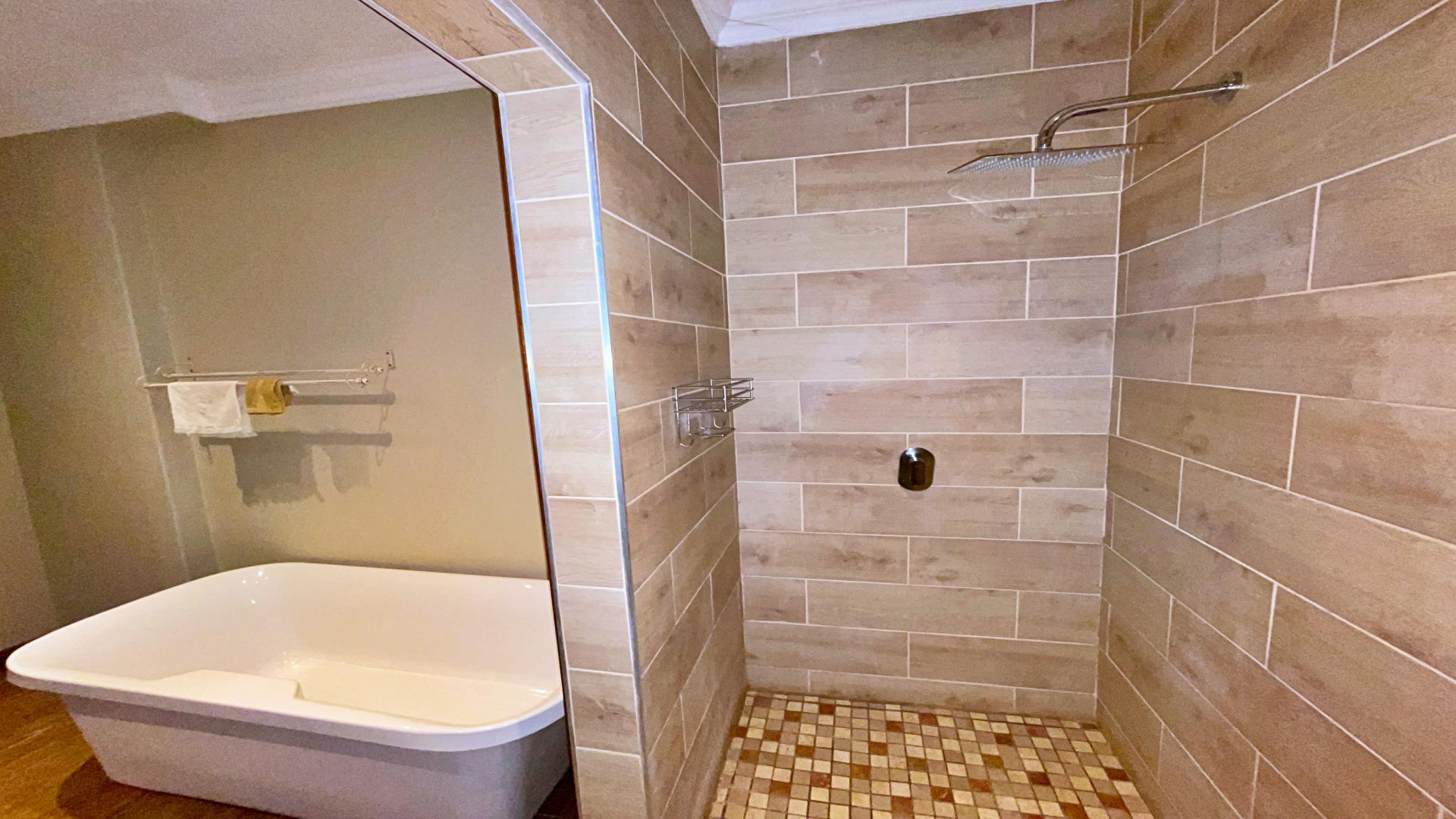 Bathroom 3+ of property in Louwlardia