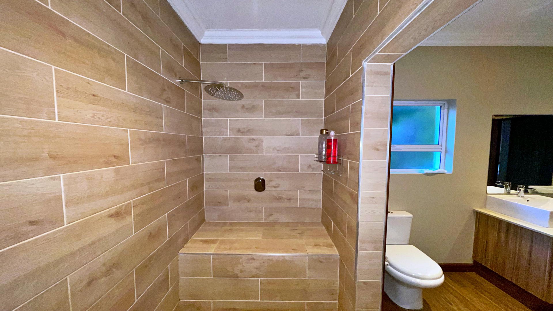 Bathroom 3+ of property in Louwlardia