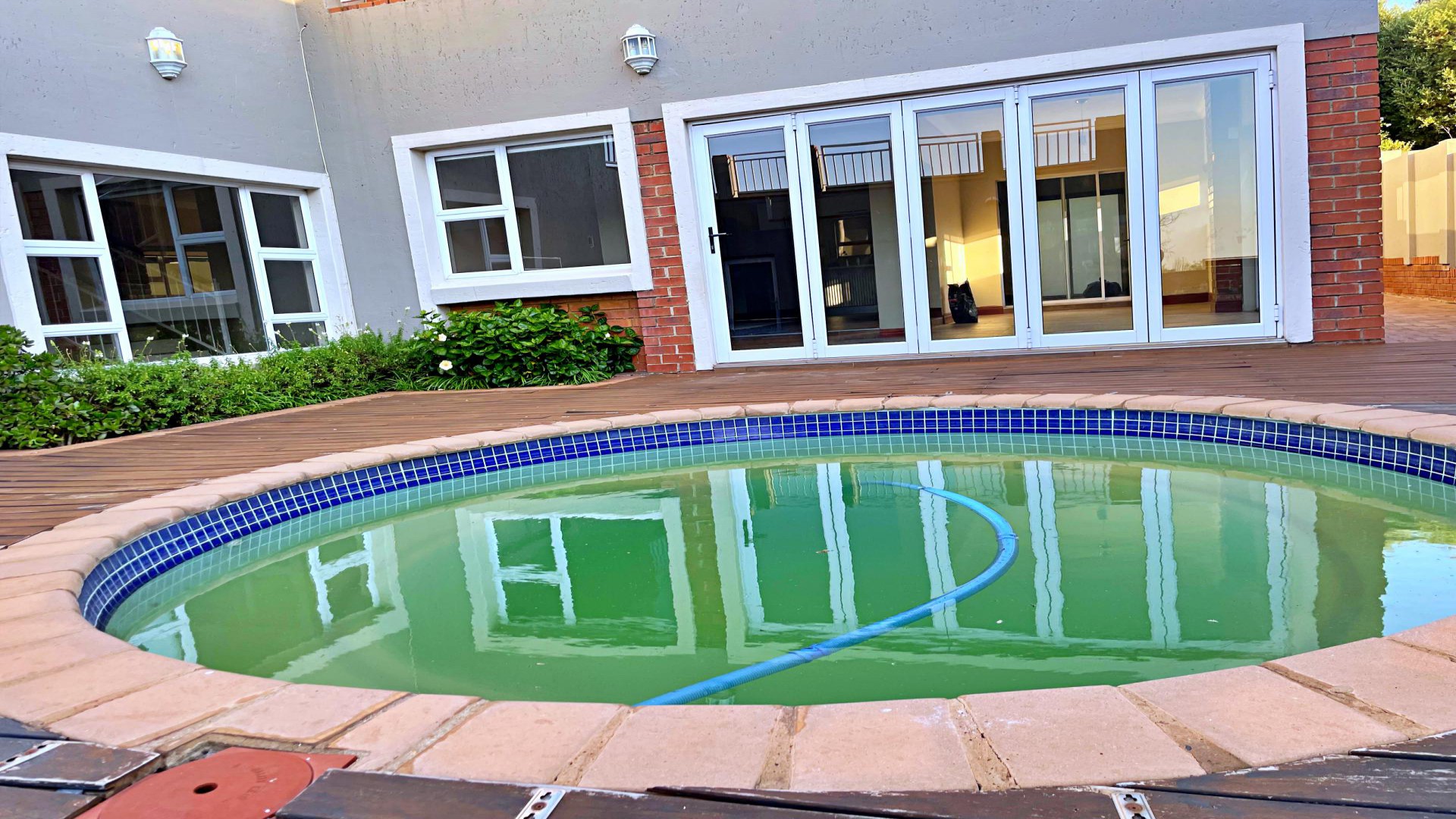Swimming Pool of property in Louwlardia