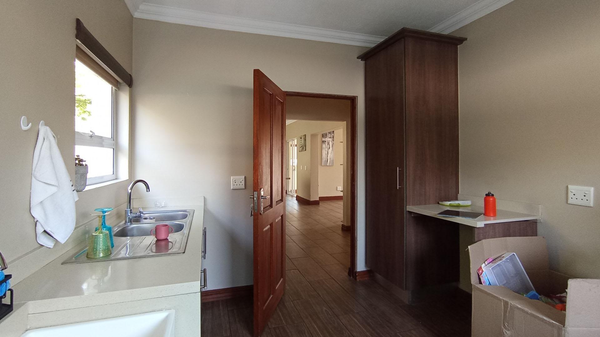 Scullery - 11 square meters of property in Louwlardia