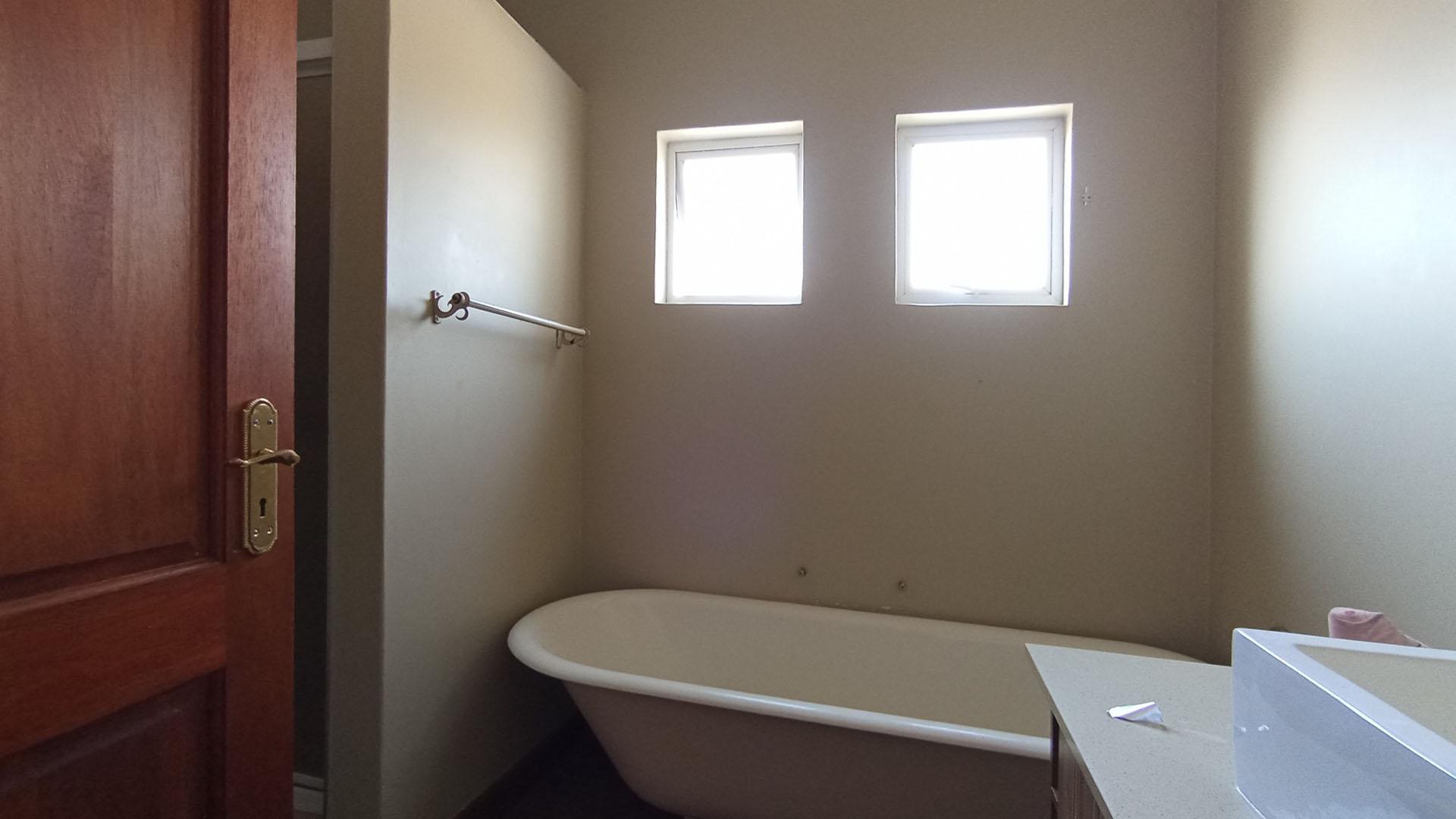 Bathroom 1 - 8 square meters of property in Louwlardia