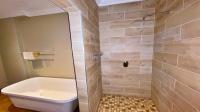 Bathroom 3+ of property in Louwlardia