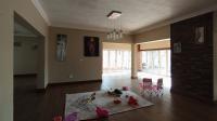 Dining Room - 18 square meters of property in Louwlardia
