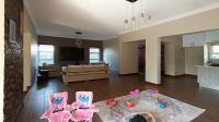 Dining Room - 18 square meters of property in Louwlardia