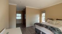 Main Bedroom - 34 square meters of property in Louwlardia