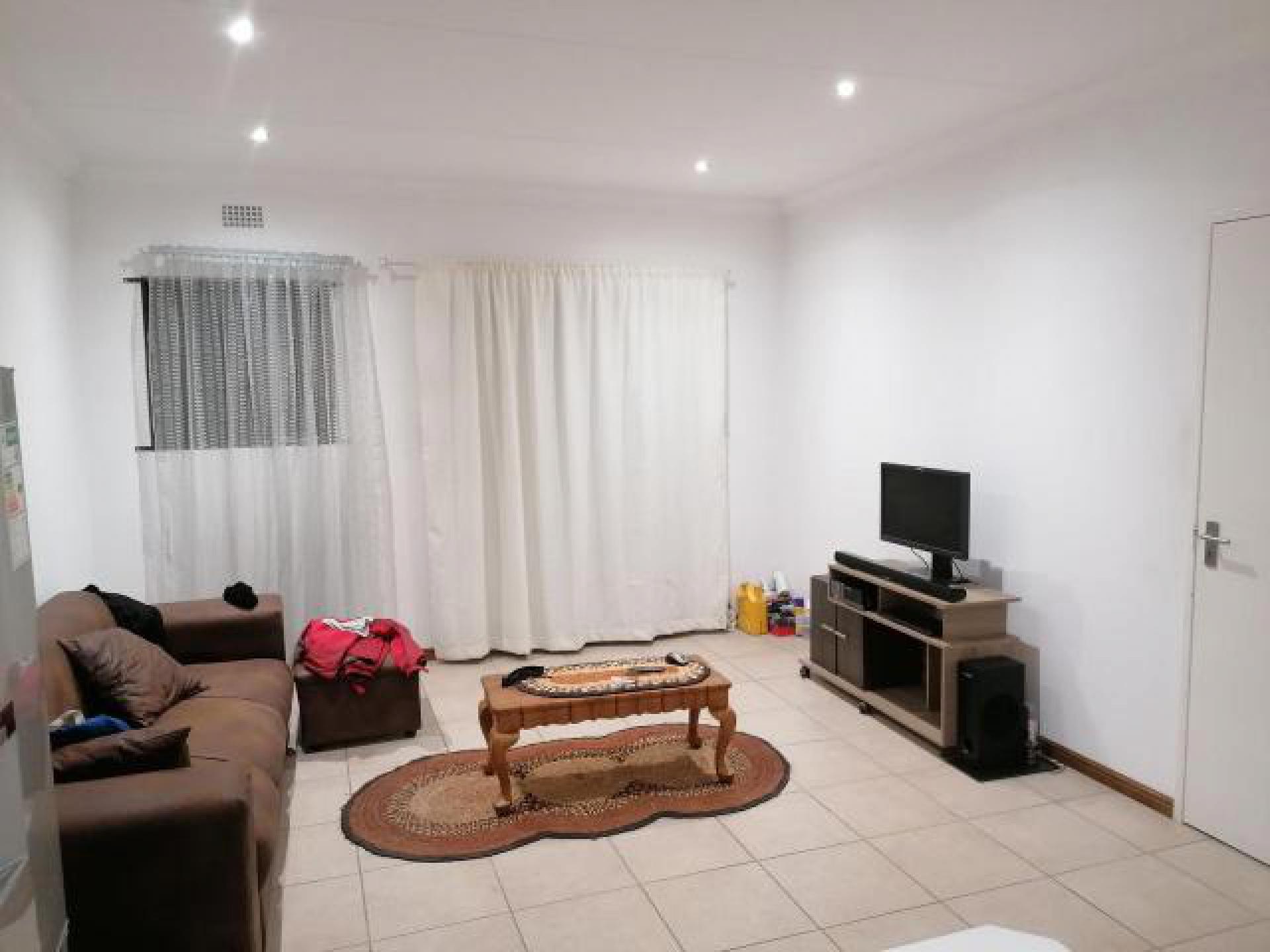Lounges of property in Camelot