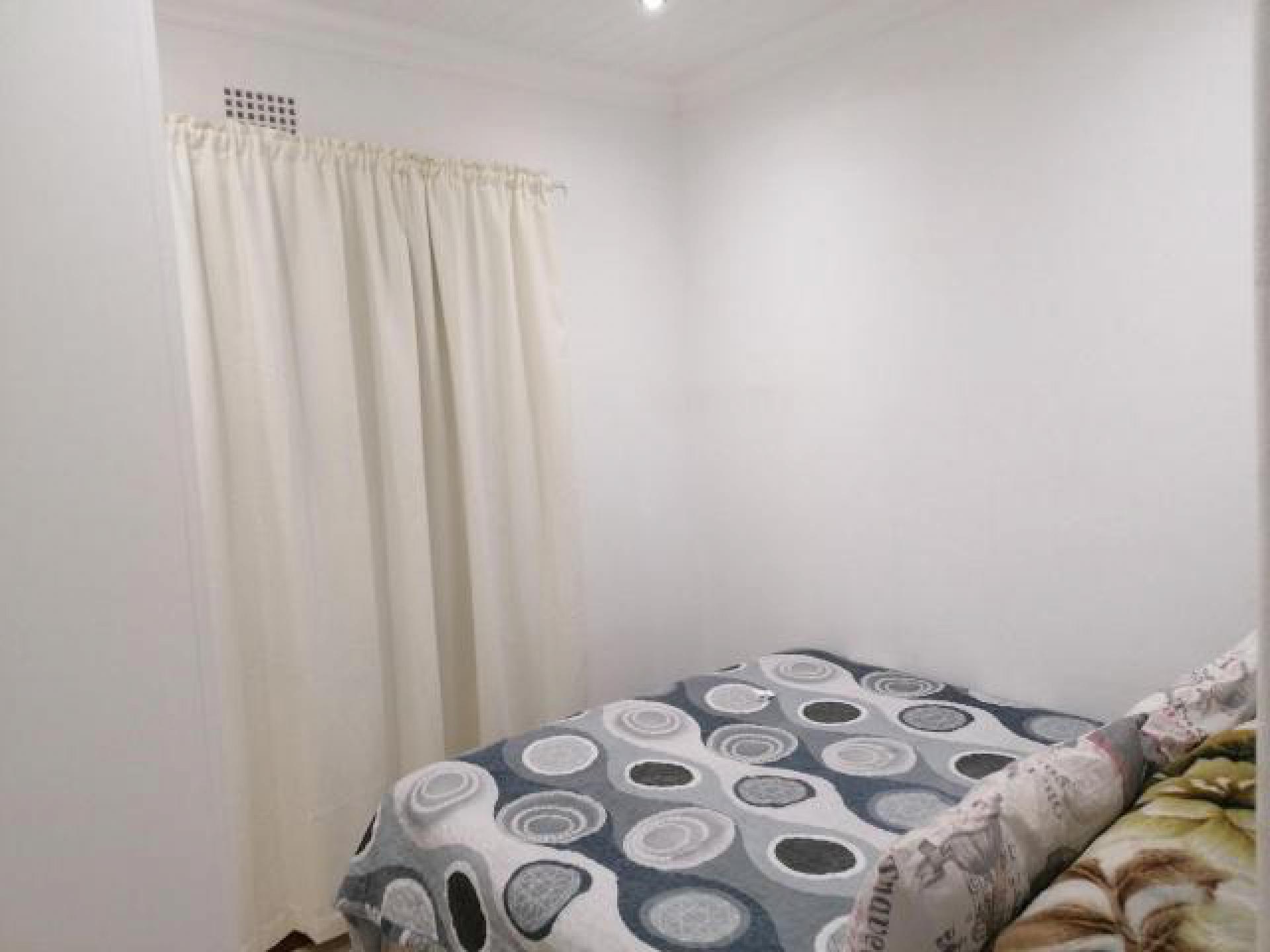 Bed Room 2 of property in Camelot