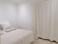 Bed Room 1 of property in Camelot