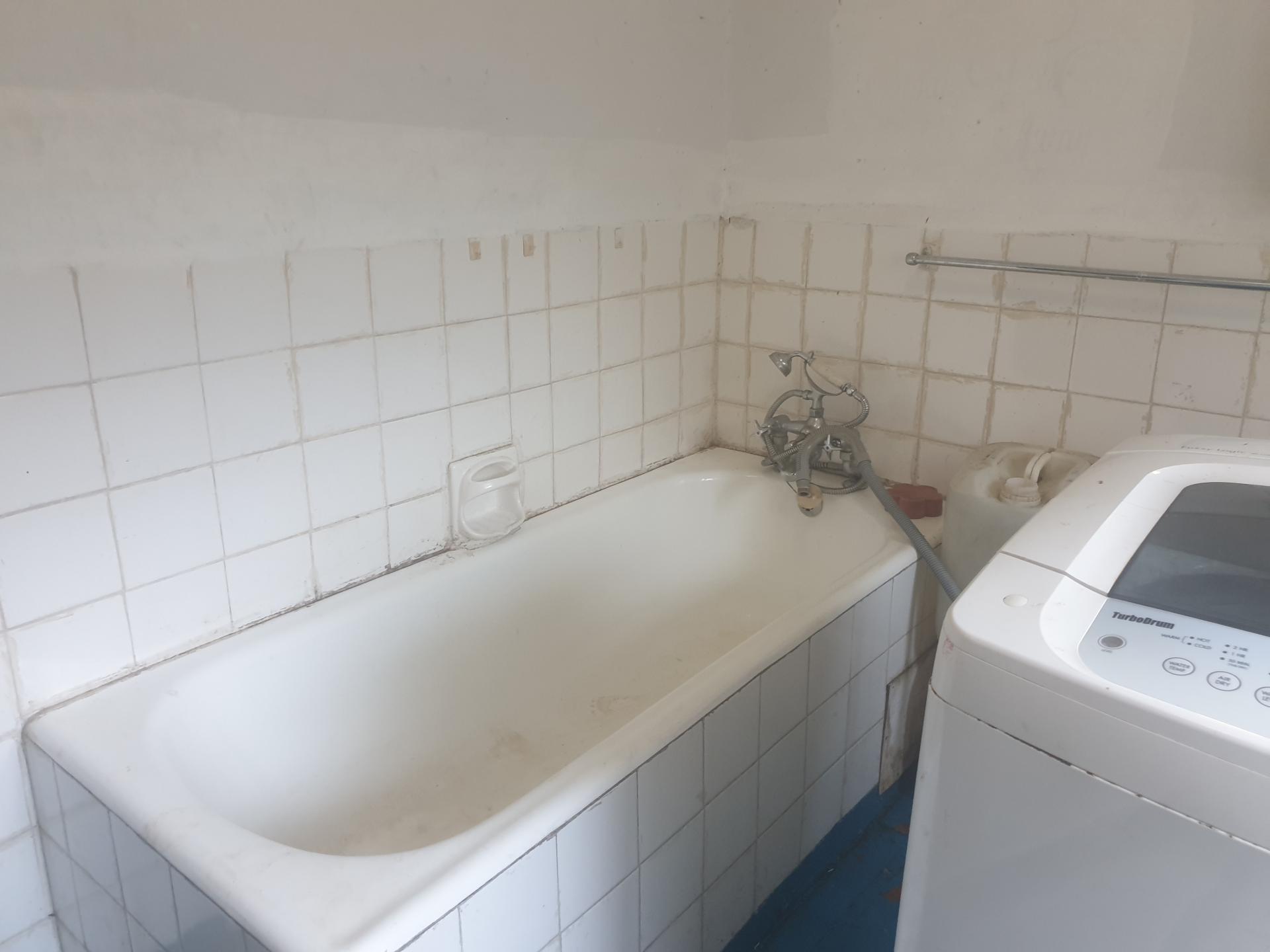 Bathroom 1 of property in Glenmore (KZN)