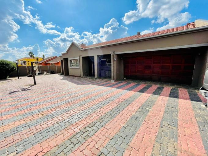 3 Bedroom House for Sale For Sale in Roodekop - MR513596