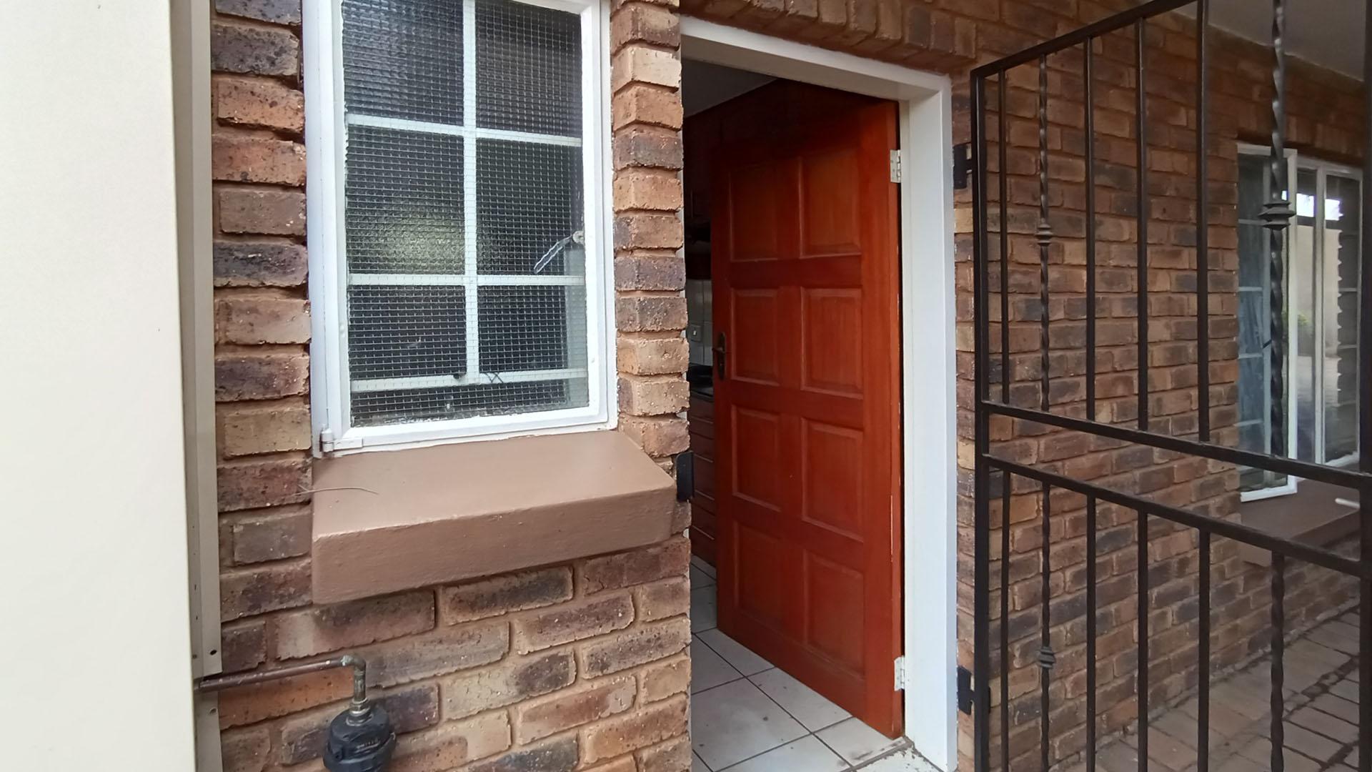 Front View of property in Daspoort