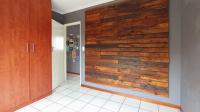 Bed Room 1 - 12 square meters of property in Daspoort