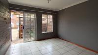 Lounges - 11 square meters of property in Daspoort