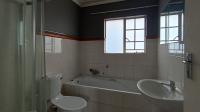 Kitchen - 9 square meters of property in Daspoort