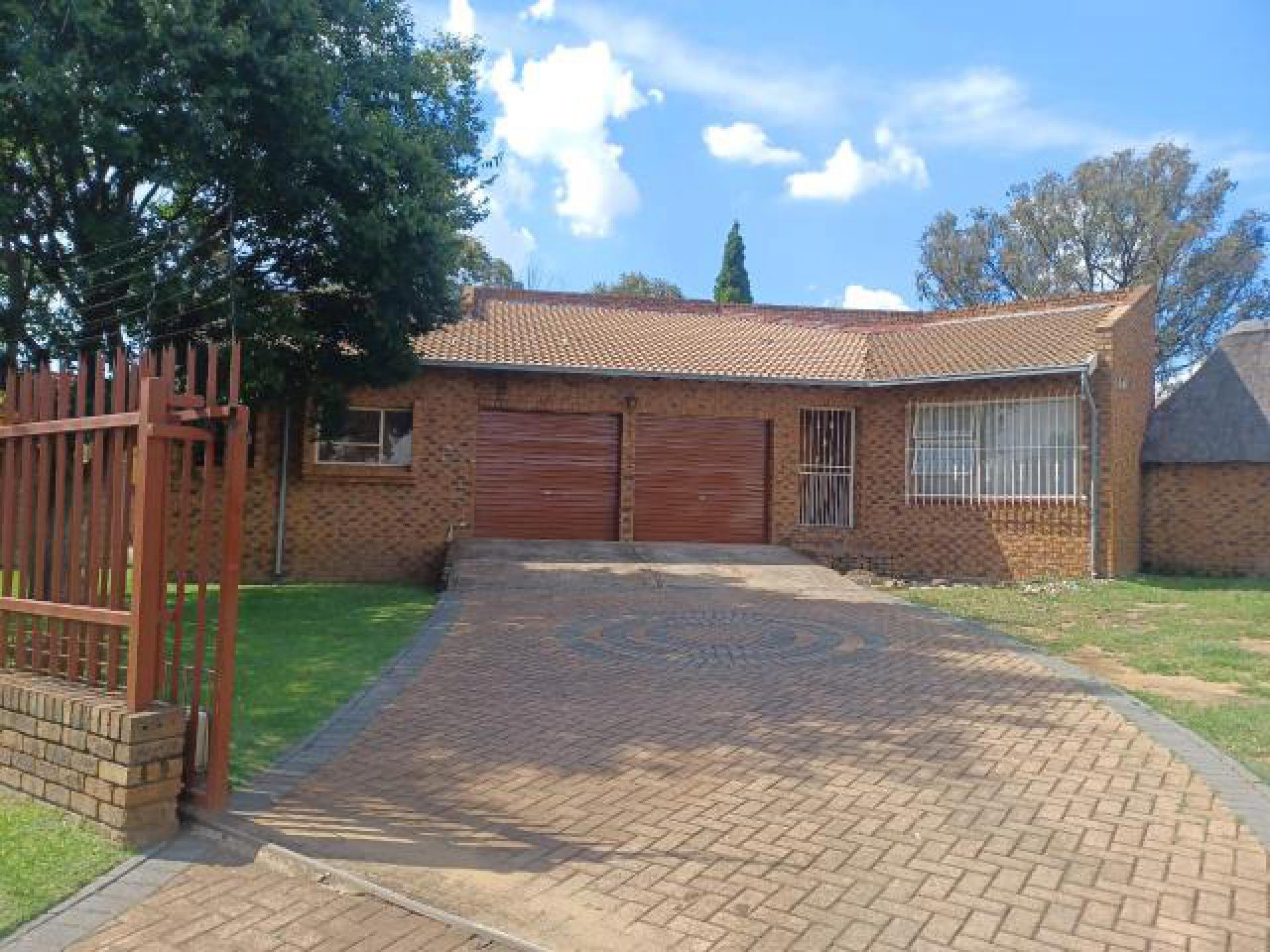 Garage of property in Winchester Hills