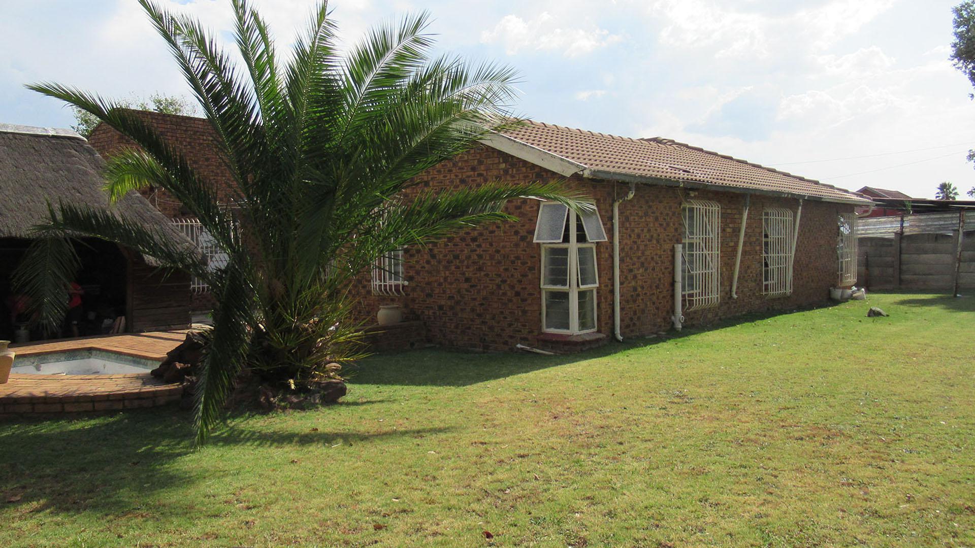 Backyard of property in Winchester Hills
