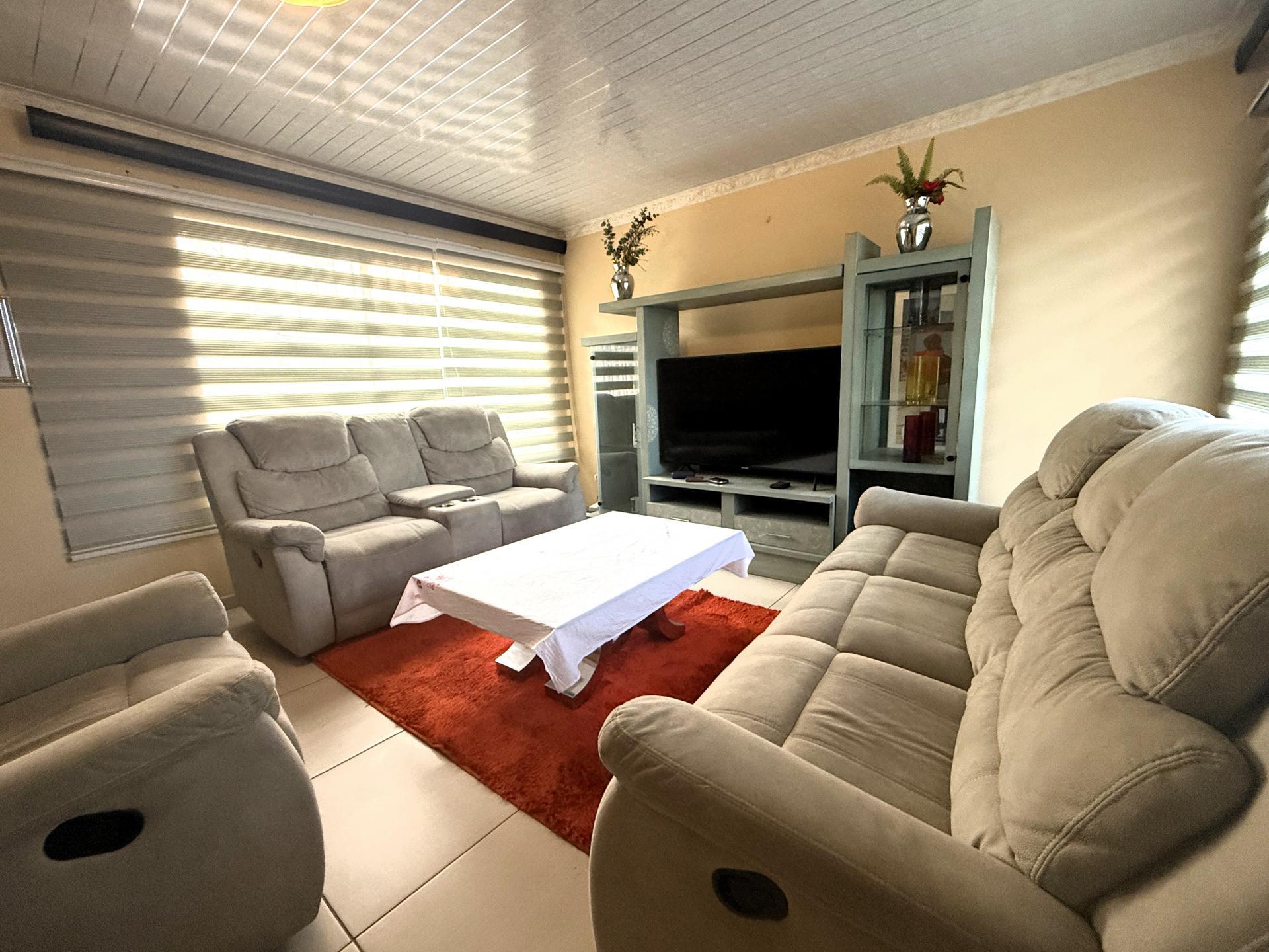 Lounges - 39 square meters of property in Winchester Hills