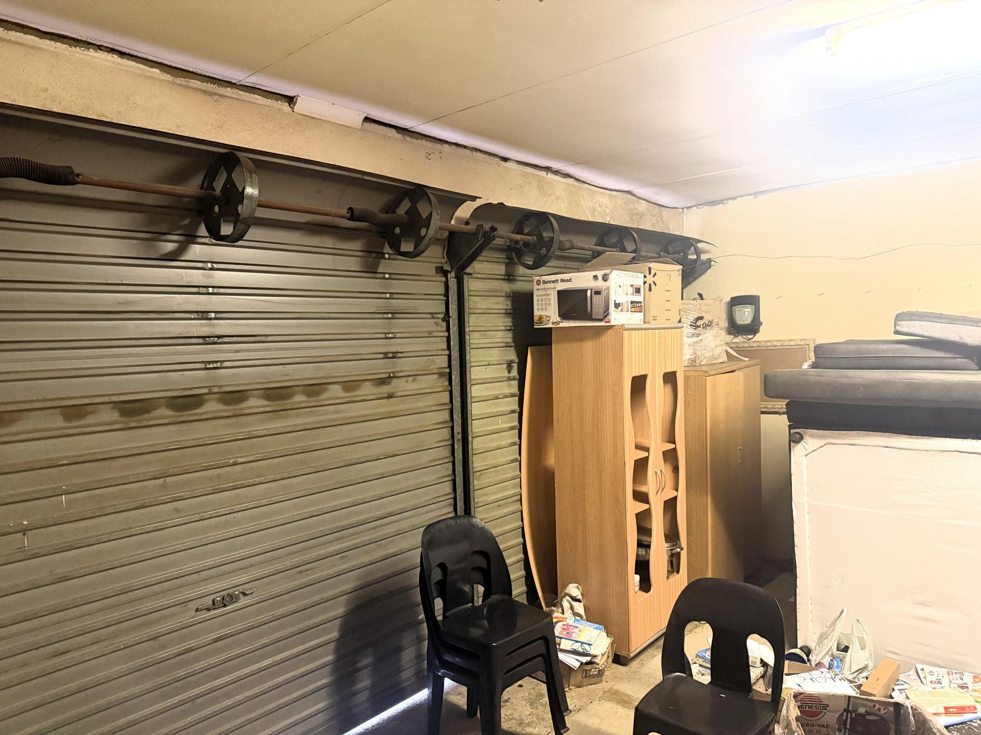 Garage of property in Winchester Hills