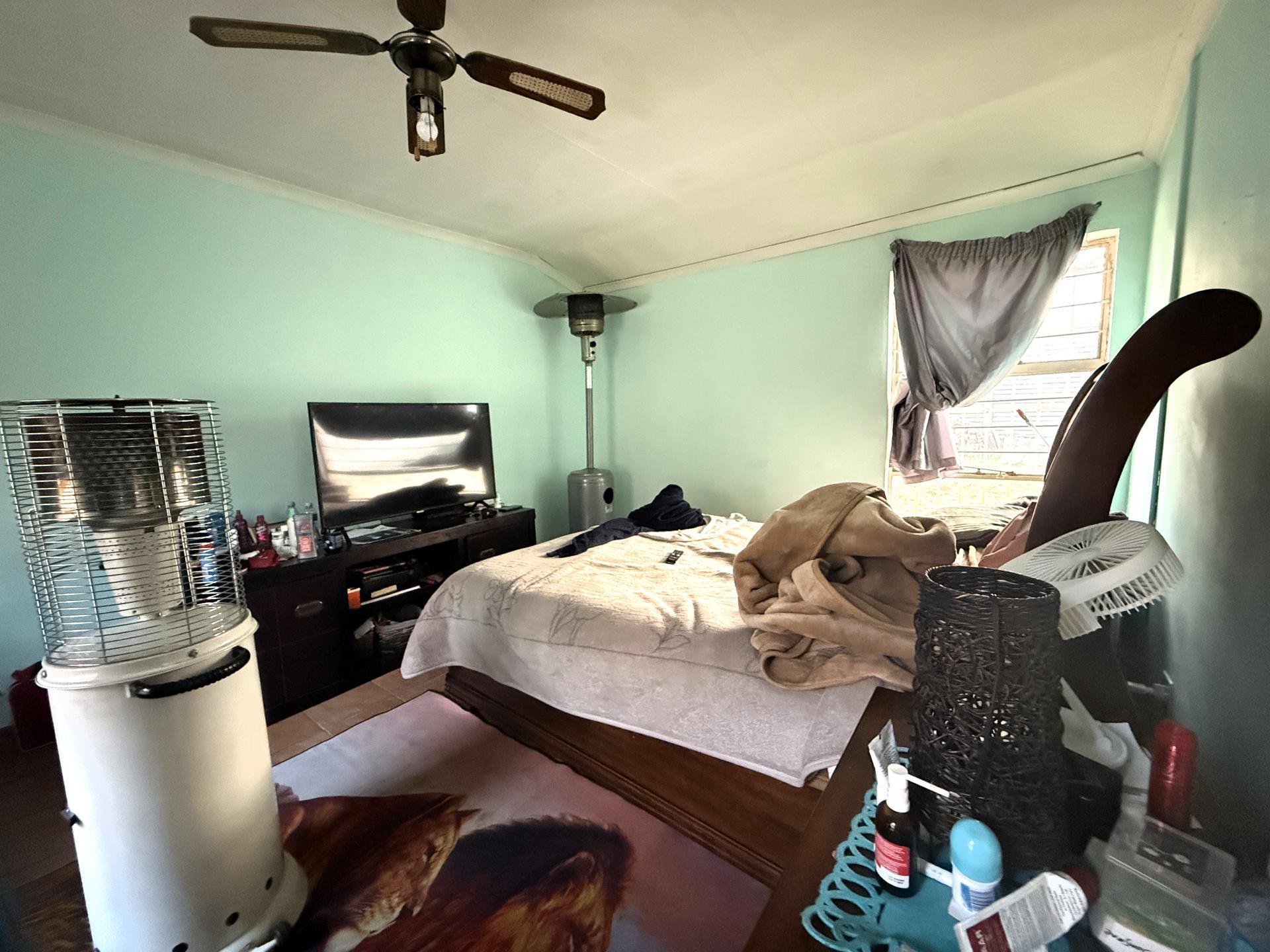 Main Bedroom - 22 square meters of property in Winchester Hills