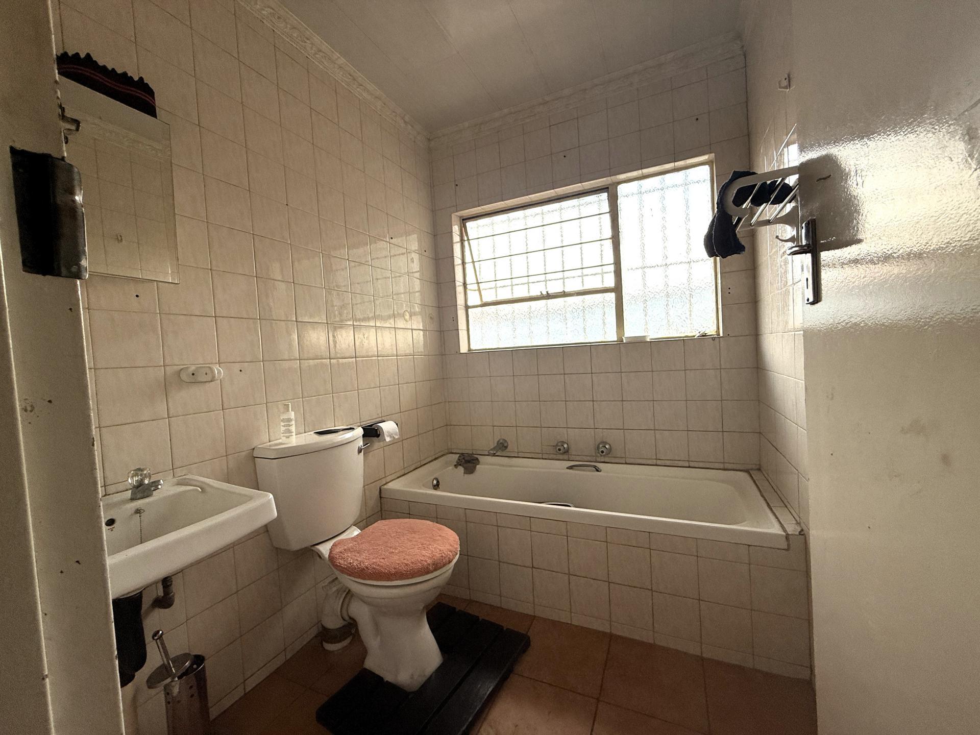 Bathroom 2 of property in Winchester Hills