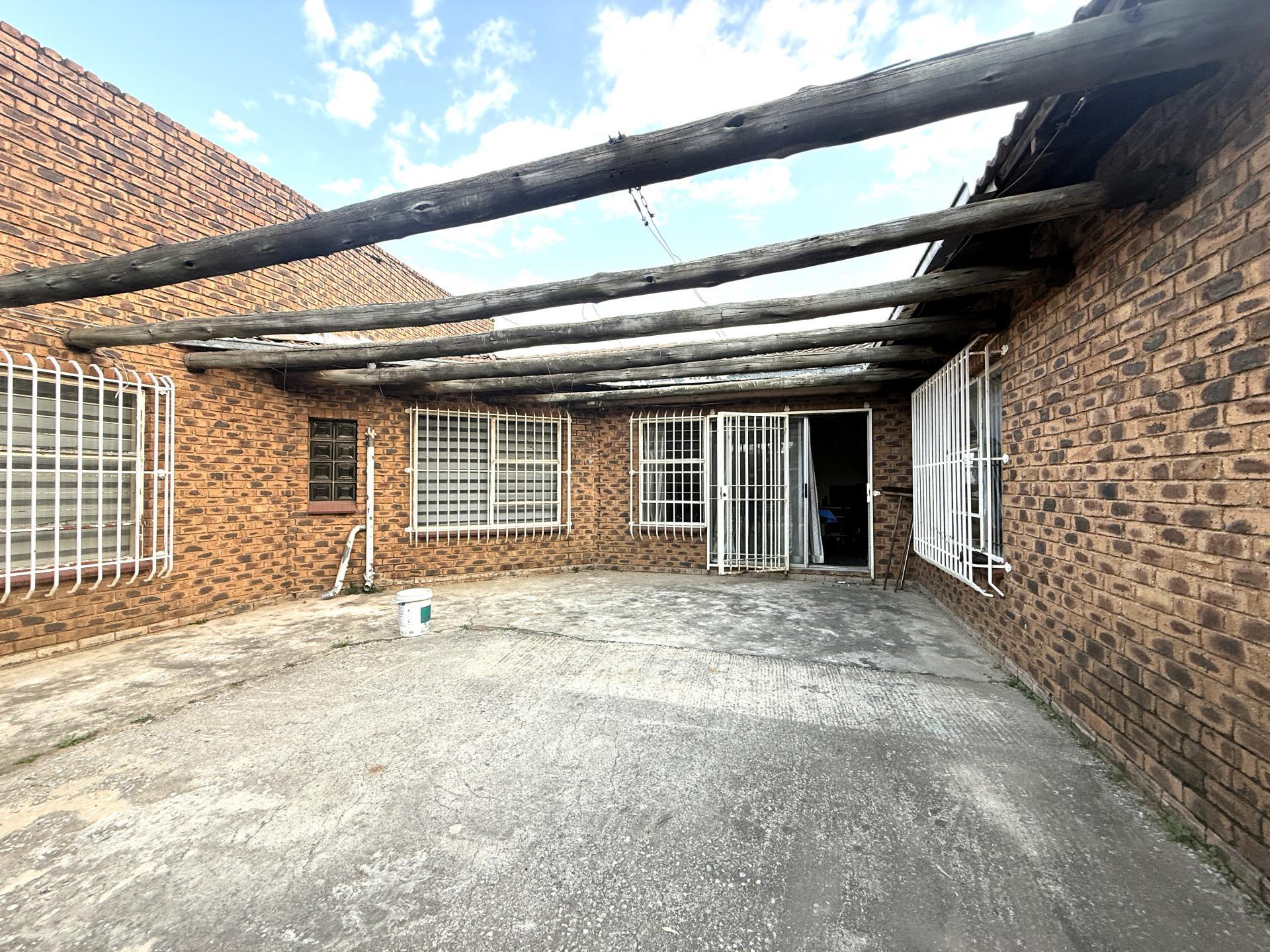 Patio - 2 square meters of property in Winchester Hills