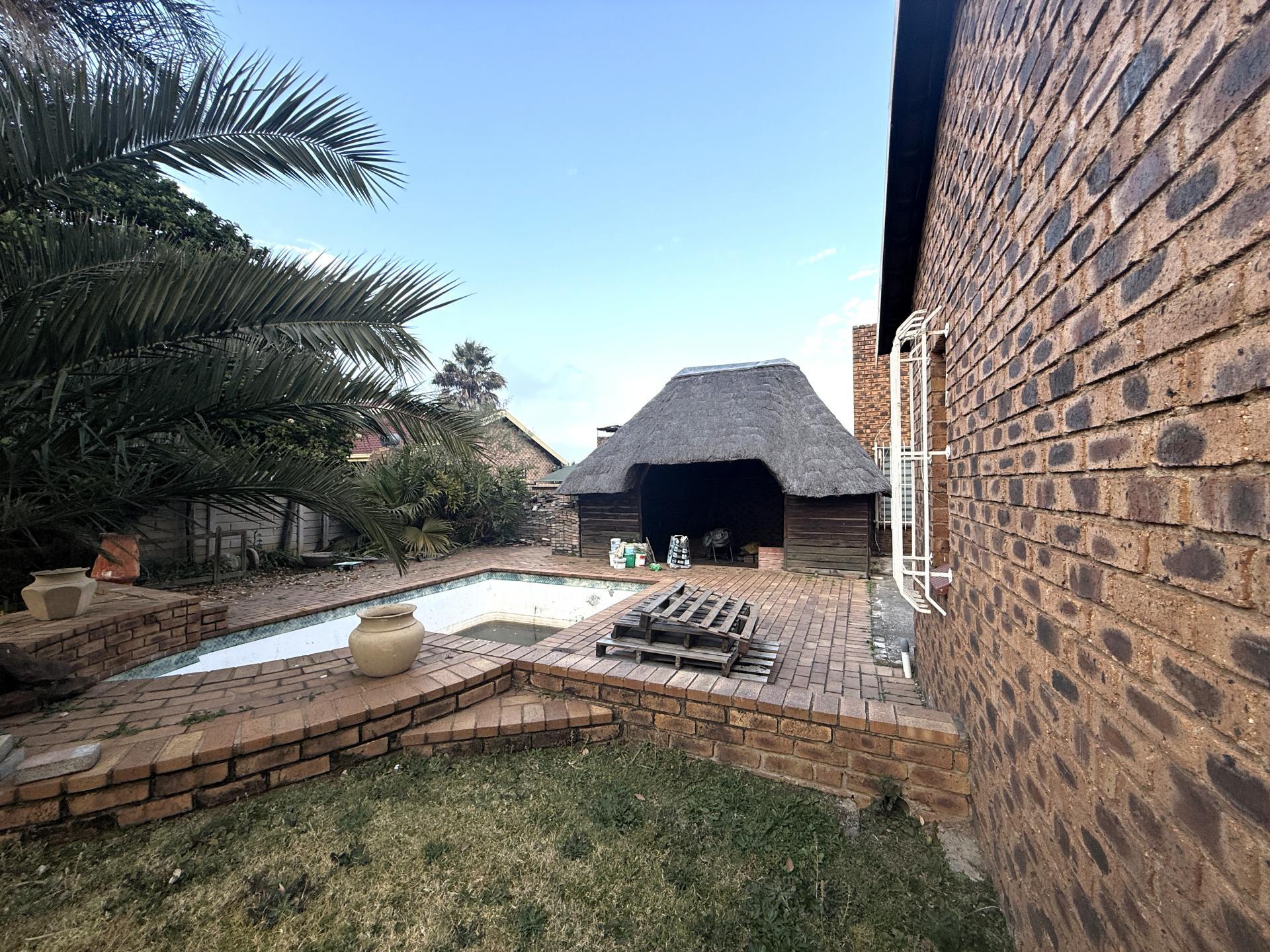 Swimming Pool of property in Winchester Hills