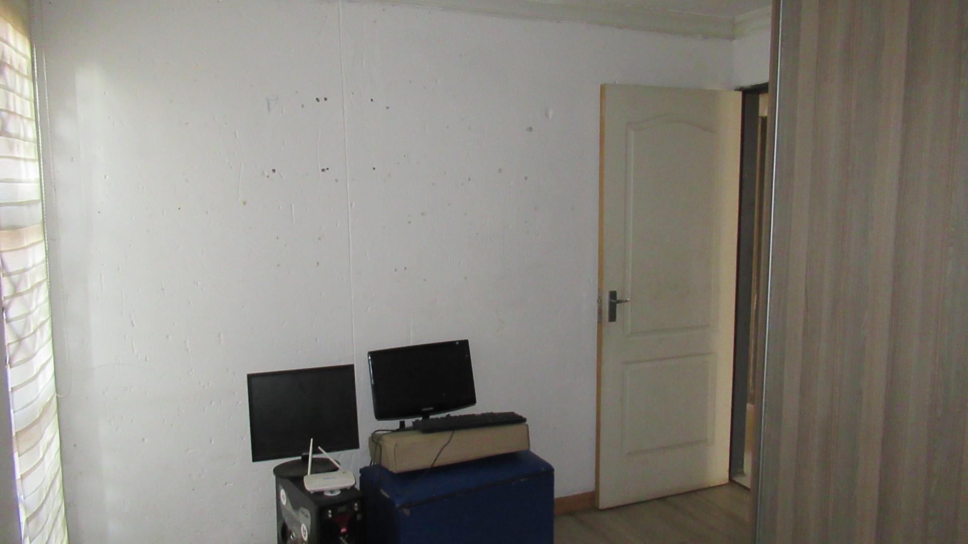 Bed Room 1 - 14 square meters of property in Riverlea - JHB