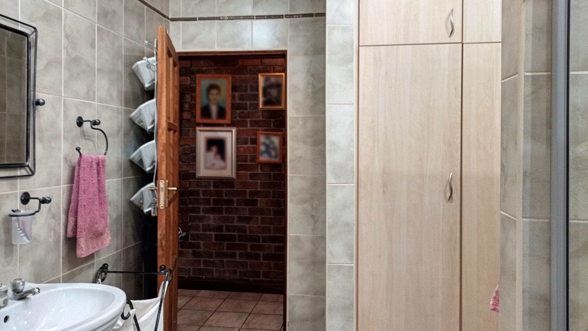 Bathroom 2 - 12 square meters of property in Rustenburg