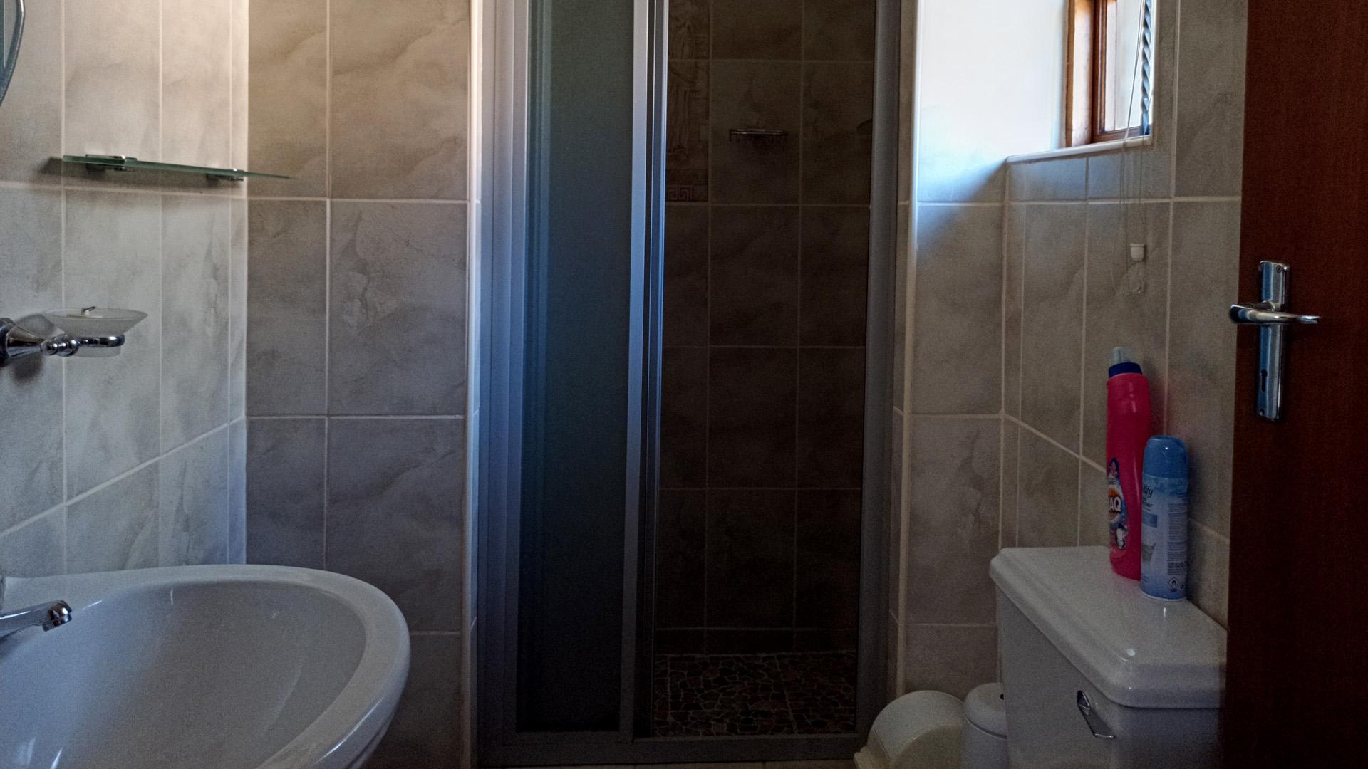 Bathroom 1 - 4 square meters of property in Rustenburg