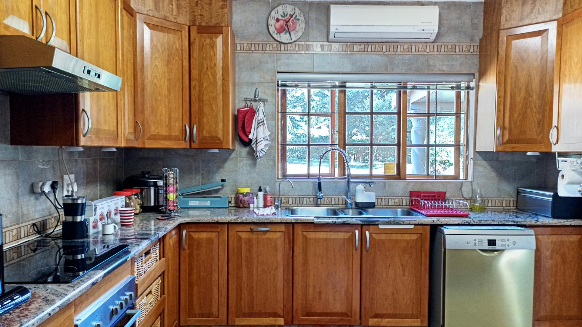 Kitchen - 14 square meters of property in Rustenburg